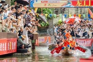 沃恩：湖人的变阵挺有吸引力 看起来他们近期比赛打得挺好